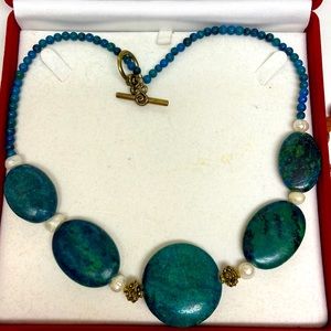 Turquoise mixed media stone with fresh water pearl decor necklace